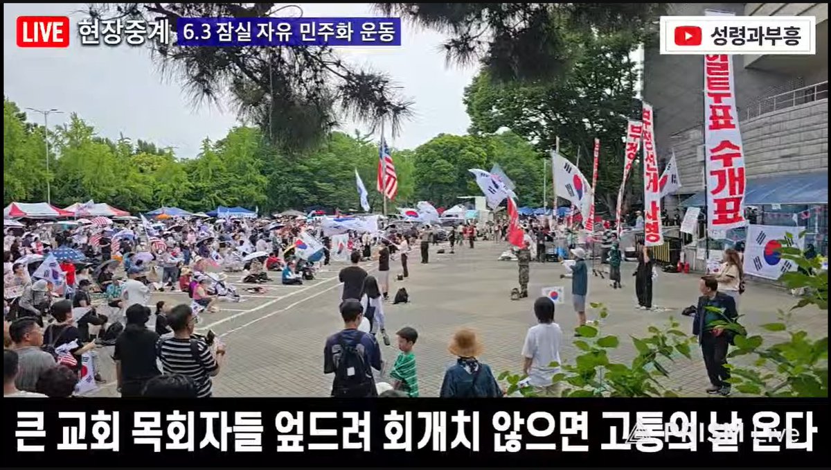 jongkeun's tweet photo. Marine Corps at Jamsil polling station. It's not 해병대의장대강호동 because he is somewhere else at the same time. #해병대 https://t.co/7TNYQ8CQNI