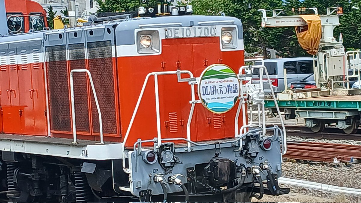 nek908908's tweet photo. 息子と共に毎週の恒例行事。
最寄り駅までばんえつ物語を見に。
これまで土日と週2で走ってたSLに代わり、日曜日(今日から)はDLが走ることになったそうで。
新しいヘッドマークも御披露目。
#磐越西線 #SL #DL #ばんえつ物語 https://t.co/WJUp85dMua