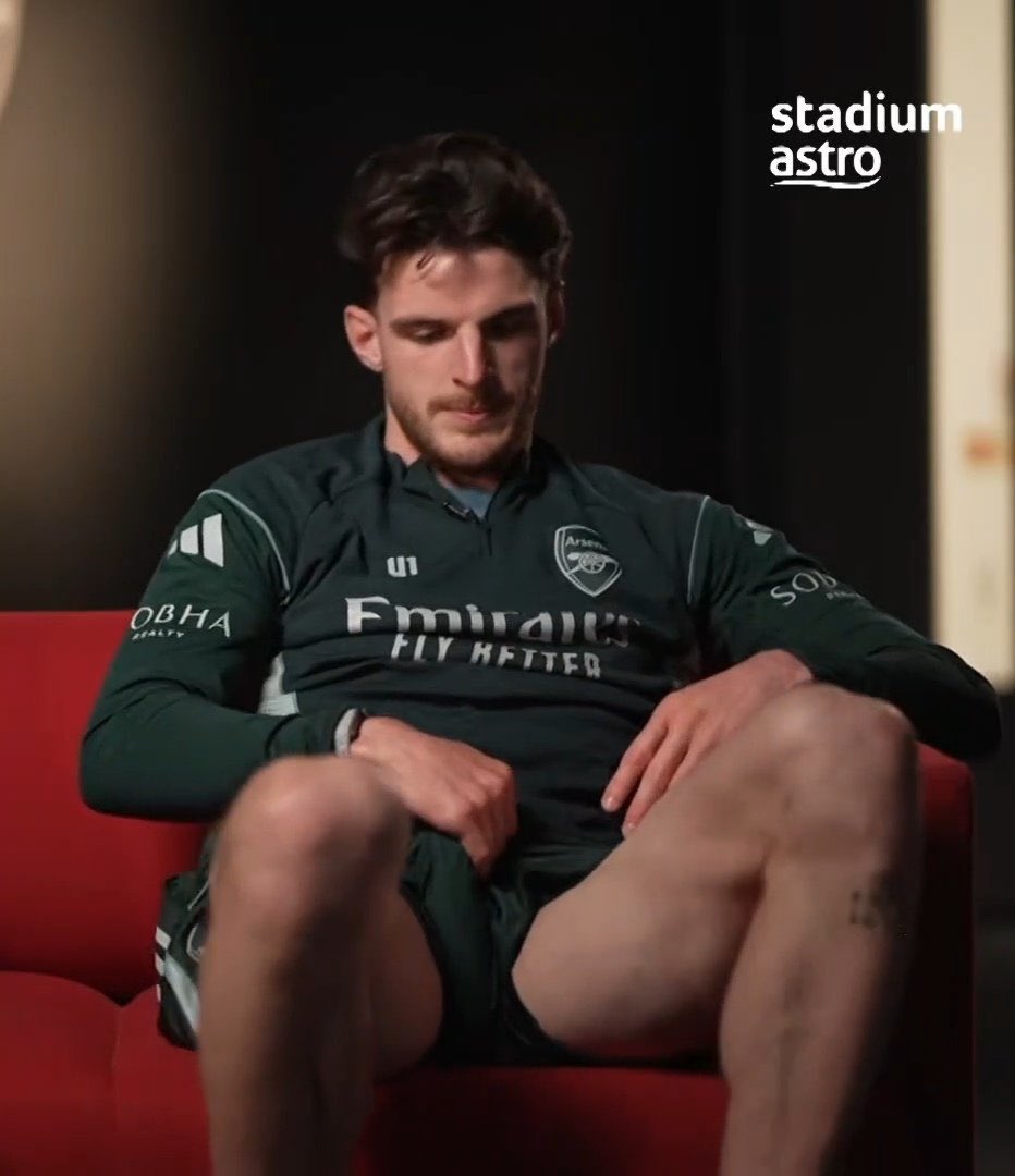 Centibulge's tweet photo. Declan of Arsenal ⚽️🔥🍆

#bulge #bulto #men #famosos #naked #nude #famosodesnudo #pies #foot #onlyfans #marcelparis #nakedcelebrity https://t.co/vZlEEoAJHV