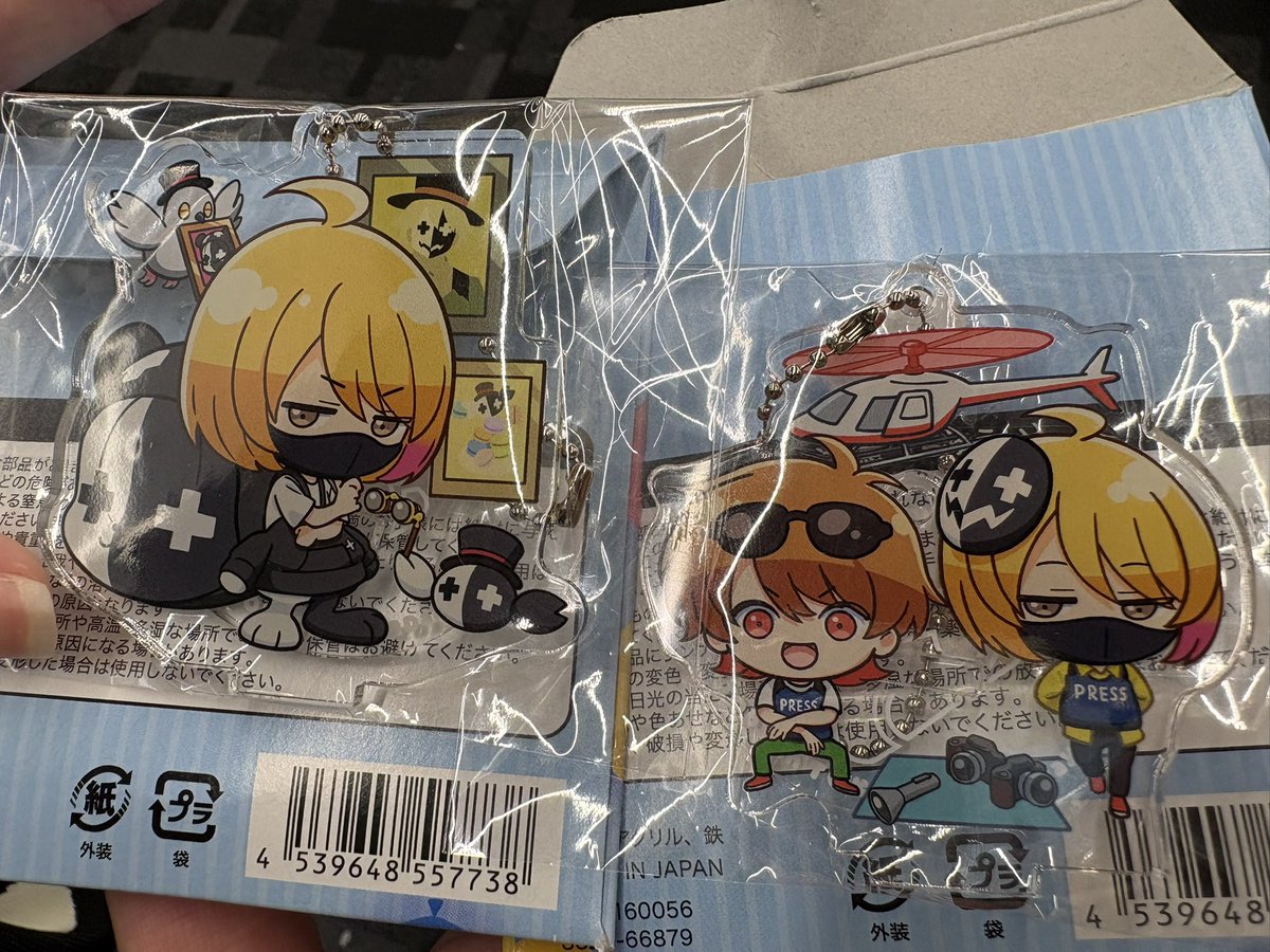 4_ne_4_'s tweet photo. top4 アクスタ アクキー 交換

【譲】 1枚目 🦀、🐱🦀

【求】 2枚目赤丸すべて

室内の方のグッズ売場にいますので交換できる方いましたらお声がけ下さい。
終演後でも可能です。 https://t.co/fsZAeqHrmm