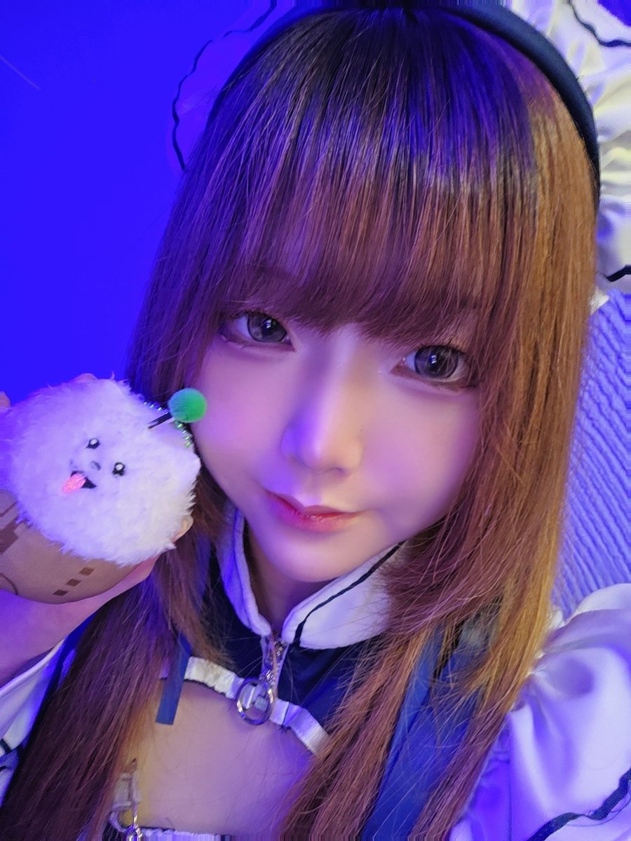 NoiBit_mana's tweet photo. 本日も出勤中でございます🦖🐾

こちらの球体は私の付属品達に最近仲間入りした犬です。
球体ですが、犬です。

 #新潟  #高田  #コンセプトバー  #コンカフェ https://t.co/K4t5PQBReh