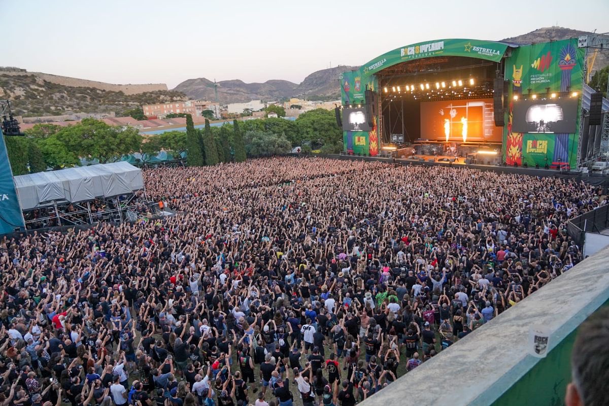 AytoCartagenaES's tweet photo. 🤯#Cartagena se consolida en la escena internacional con la histórica actuación de @IronMaiden ante 50.000 personas.

🤘🏽La mítica banda de heavy metal corona el quinto aniversario del @RockImperiumFes.

📸Las mejores imágenes en https://t.co/1S2PIsead2 https://t.co/3fYsAGtBQV