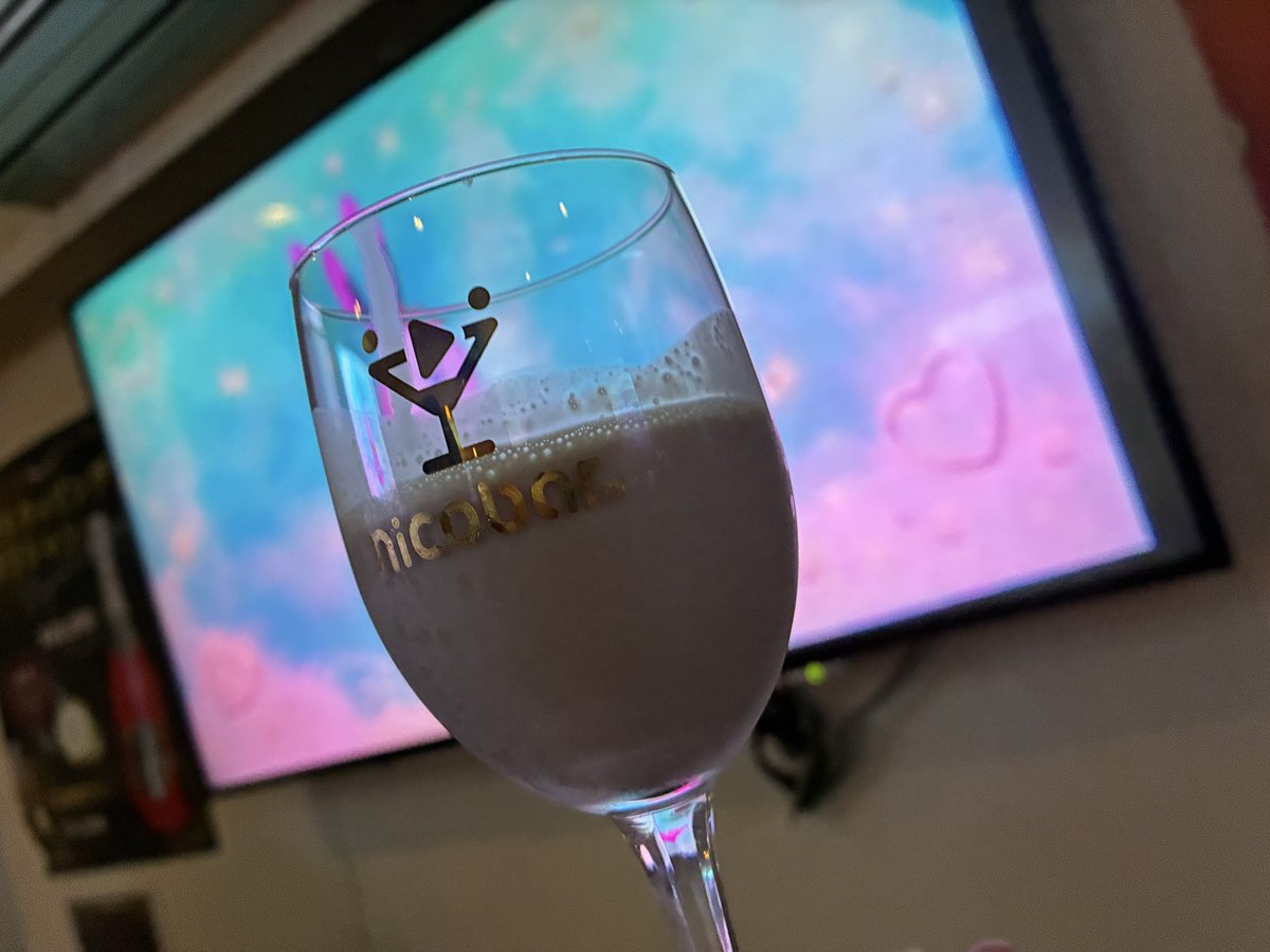 Yuthanol's tweet photo. ゆたのーる㊙️情報
・生クリームとチョコ系リキュールを使った自分専用オリジナルカクテル「エタノール・フラペチーノ」がある https://t.co/4QUsC0EXhw