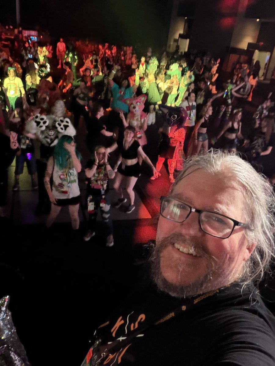 BigBlueFox's tweet photo. Thank you @anthrocon!!! You’re amazing!!! https://t.co/MUiReGM8GZ