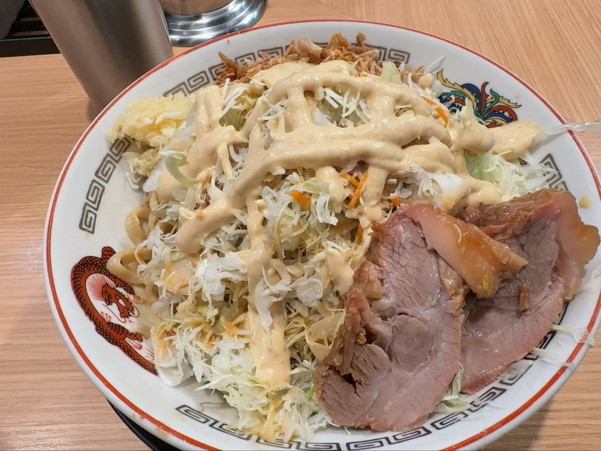 kiji55's tweet photo. ラーメン豚山の冷やし中華
ジャンキー
美味しいことは美味しいけど、一年分のマヨネーズとプライドガーリックを食べて、胃袋がリミットブレイク https://t.co/al5Nsr4AzL