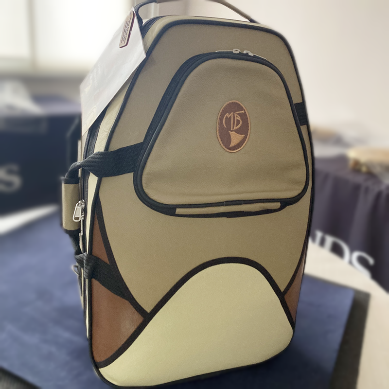 Winds_WebShop's tweet photo. 【入荷しました！】
～ #マーカス・ボナ　ウインズオリジナル  #ホルンケース ～

手工ケースとして名高い「マーカス・ボナ」のホルン用　ハイコンパクトケースMB5stH

人気なネコ型ロボットカラーと、「大人なカワイイ」 #レザー 張りベージュカラーの2つ

https://t.co/U2A4ACv4fV

#MB 
#限定 https://t.co/fRvYC3MvE2