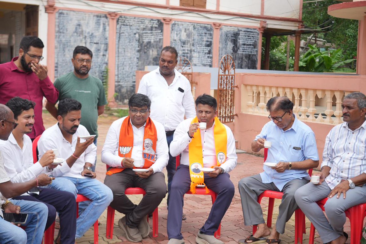 dhaval241086's tweet photo. ચા સાથે જનકલ્યાણનું ચિંતન !

ખેરગામ ખાતે ભારતીય જનતા પાર્ટી યુવા મોરચાની ટીમ, પદાધિકારીઓ અને કાર્યકર્તાઓ સાથે " ચાય પે ચર્ચા " કરીને, જનસેવાના અનેક પ્રકલ્પો વિશે વિગતે ચર્ચા કરી. https://t.co/mm1g1QzdJL