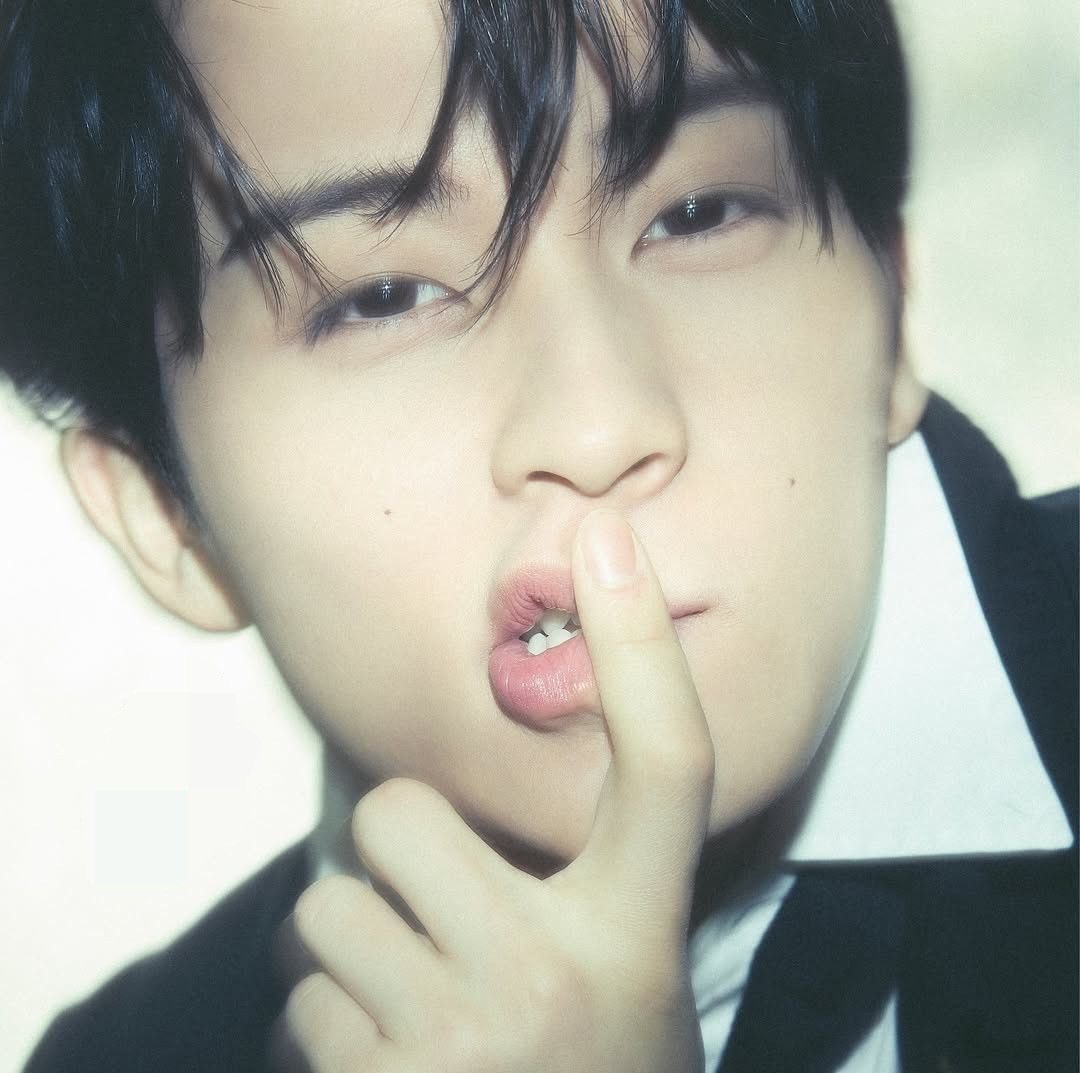Mark_lee_lovely's tweet photo. 마크화보촬영용메이크업이찰떡임~ㅠ
생눈에 눈화장 덜어낸 거😍😍😍
남자들이 왜 여자들 생얼 좋아하는지 알 것 같음 https://t.co/mnra1KgiLp