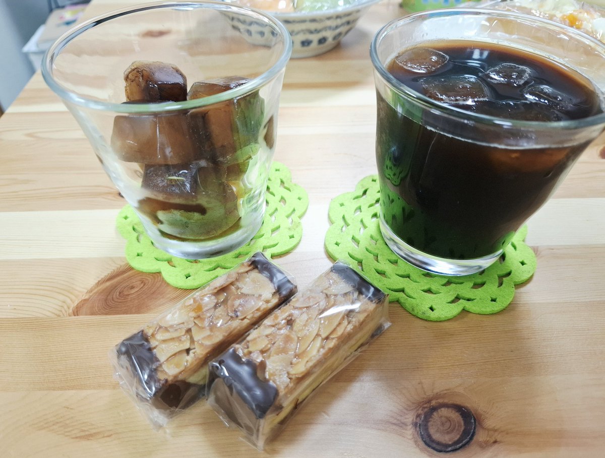 Admw439's tweet photo. アイスコーヒーをいれました。コーヒー氷だけ食べても美味しかった https://t.co/ATdBGvJKg3