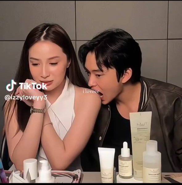 yshizs's tweet photo. pick a struggle naman, et. ganito ka-clingy si rabin kay yumi pero hindi mo mapuna? 😂 https://t.co/dtBSrRkGu1