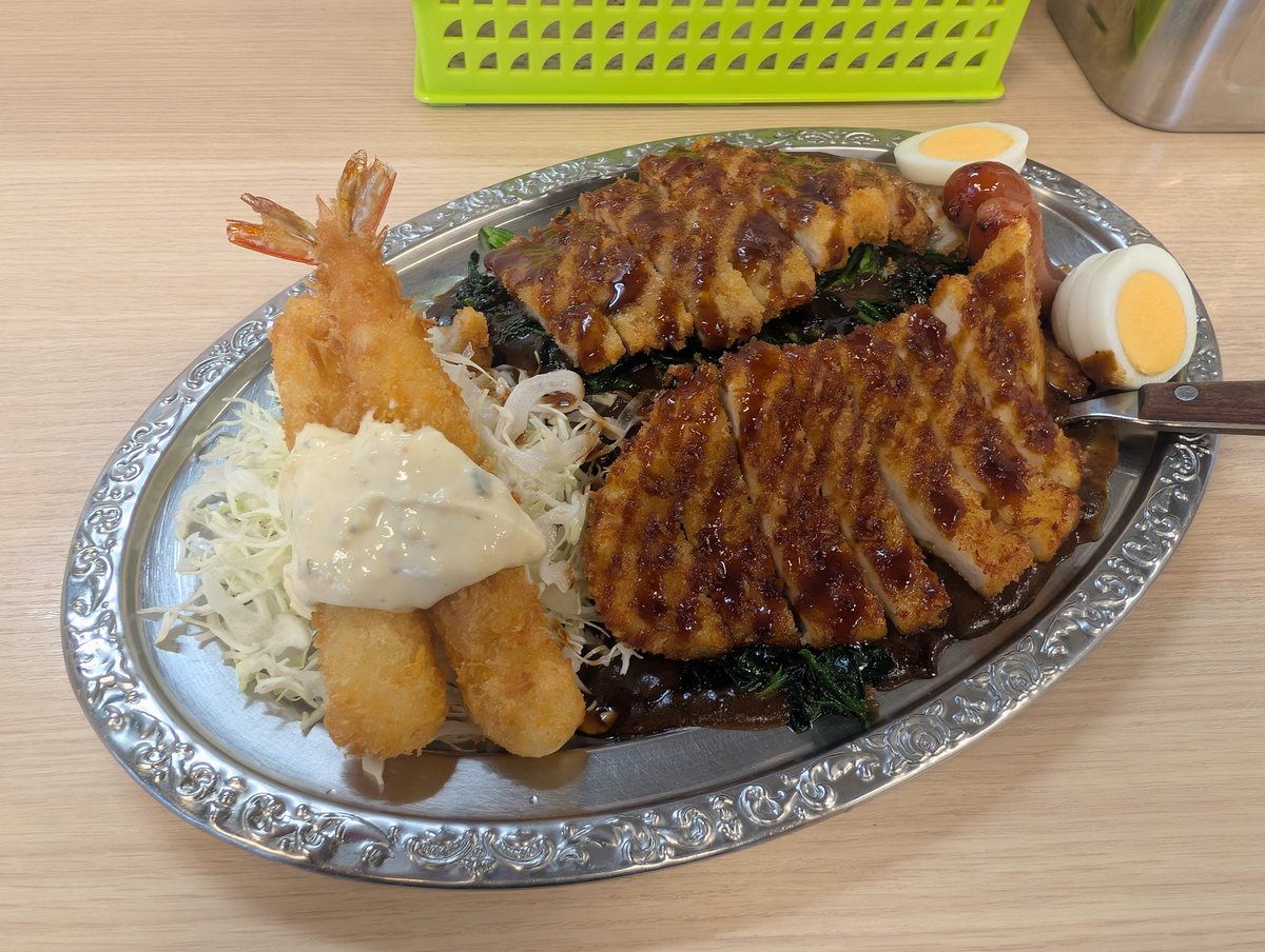 Mr_Gedo's tweet photo. 今日は5のつく日なのでゴーゴーカレー

トッピングはほうれん草とエビフライ

#飯テロ神くー団 https://t.co/FSMnYbHk8a