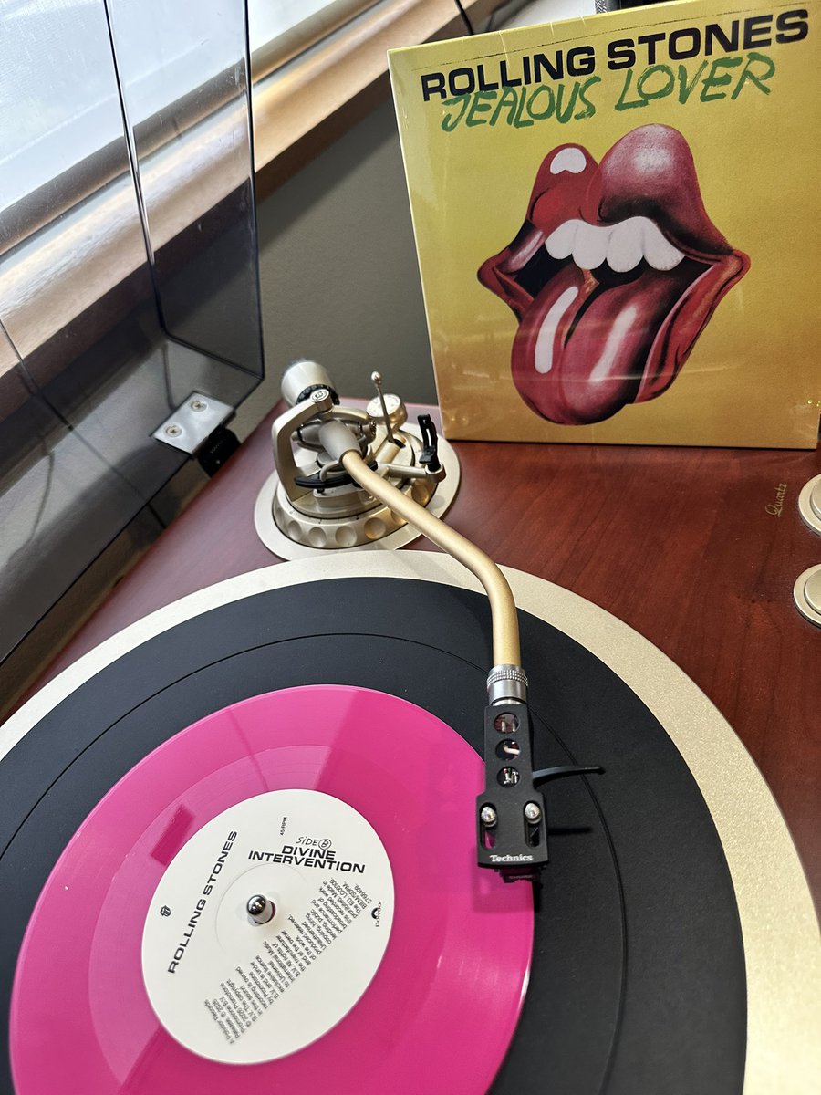 cocotaiso's tweet photo. 7inch
レーベル 白
盤 ピンク(梅みたい💦)
Made In France
#TheRollingStones
#JealousLover
#DivineIntervention
#7inch https://t.co/NISU3gVX37
