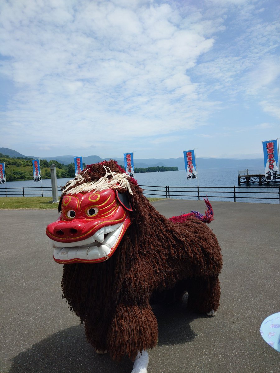 mr2seven67's tweet photo. お肉を満喫した後は獅子舞とLyraライブを見てきた

札幌で活動してるらしい
歌も踊りも結構好み系だった(*´ ꒳ `*)
物販でCDあったら買ったのに出してないのかな、無かった、残念(´・ω・｀)

#洞爺産業まつり
#Lyra https://t.co/4UsRXxRmR4