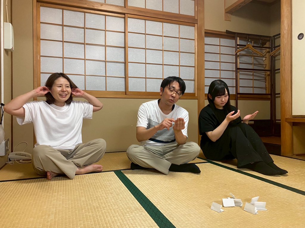 impro_palette's tweet photo. 🎨神戸校 お稽古のようす🎨
即興でモノローグ(一人語り)に挑戦！
一人で舞台に立つ不安や心細さを、お稽古で何度も試すことで、自信に変えていきました◎
みんな、カッコいい！👏

#インプロぱれっと 神戸校は毎週水曜日19:00-21:00にお稽古しています！

無料体験受付中💁‍♀️
https://t.co/QKeuBTHtlx https://t.co/inDaCAaVdj
