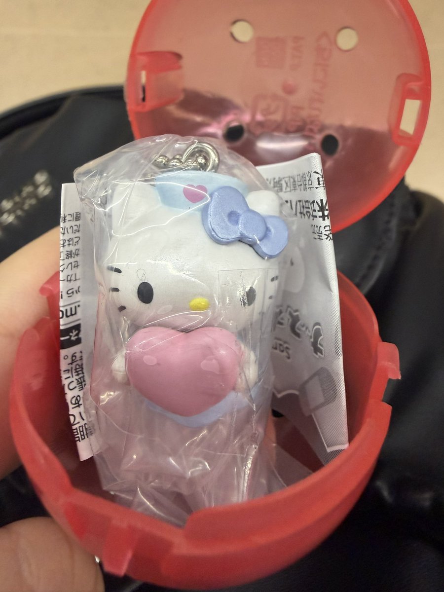 221_rn's tweet photo. @chami_yeol 検索から失礼します🙇‍♀️
キティを持っておりスィートピアノと交換可能でしょうか、？ https://t.co/8j5feUT3Tj