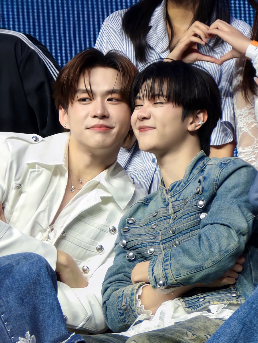 chobutter_N's tweet photo. อันนี้เบเนใครคับ😝

{#bbverpj : #tonliewmtp}

LAST MEMORY WITH FOUREVER YOU 
#FoureveryouFarewellParty https://t.co/Hl2EEcYIYB
