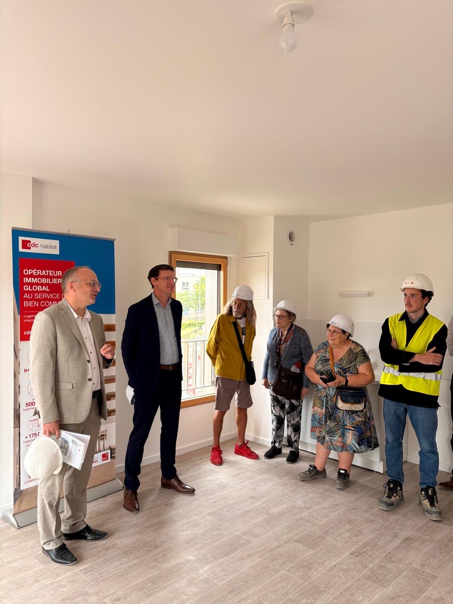 JoyauNicolas's tweet photo. Alors que la tension sur le #logement est forte, visite jeudi à la Folie-Couvrechef du chantier « Convergence » de 47 logements sociaux.  
Un projet @LinkCity pour @CDC_Habitat porteur d’une ambition environnementale (label biosourcé).
43 LLI complètent ce programme. #Caen https://t.co/3hx8SpJhEJ