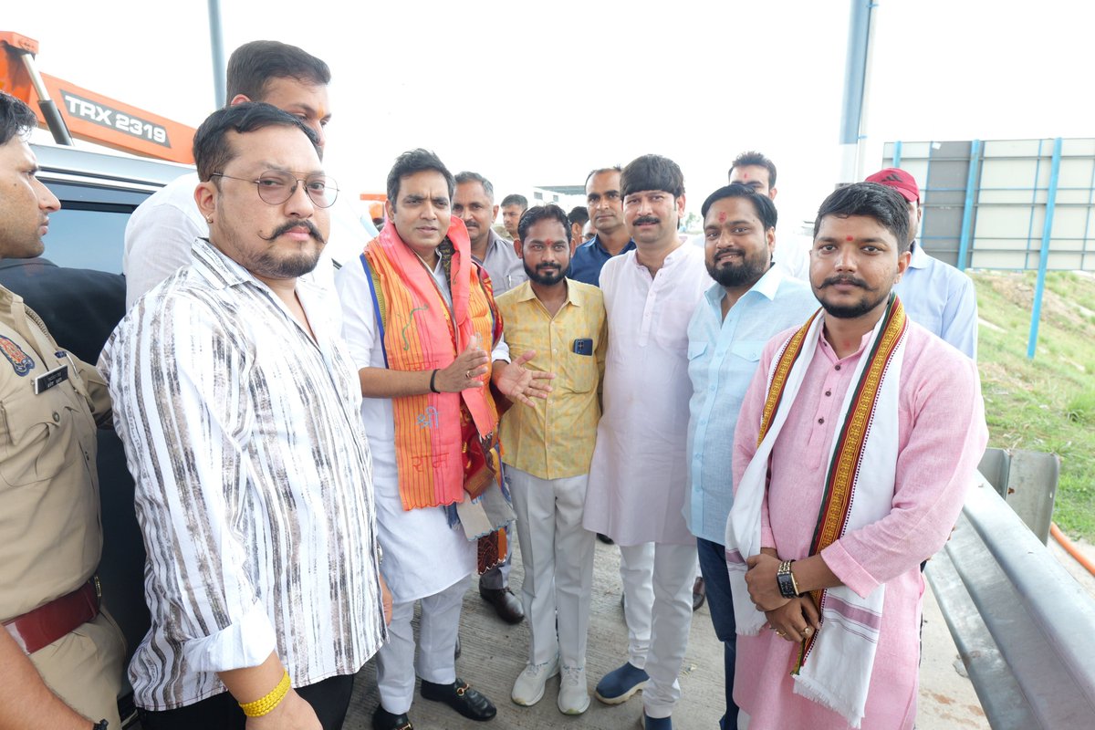 PankajSinghBJP's tweet photo. कानपुर प्रवास। https://t.co/eMLBevYigm