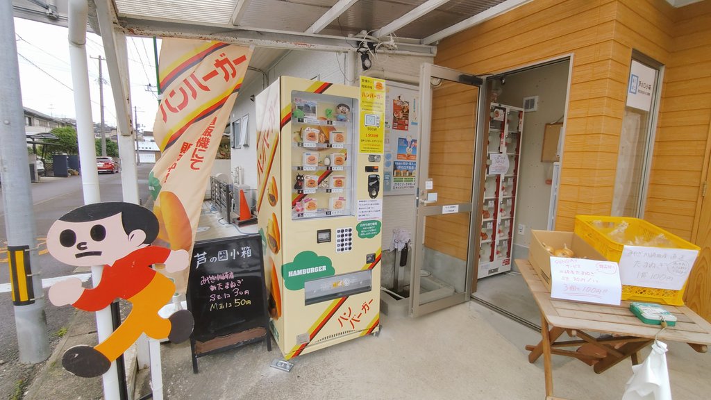 CERVO_SS20's tweet photo. あしばこ さんに来ました！
ピザバーガーと てりやきマヨを購入。
ピザは売切れになりました〜 https://t.co/3RfpNrtChJ