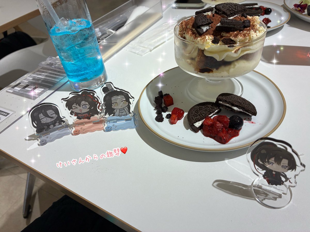 5l4XOu0L86uD30c's tweet photo. けいさん(@rhcsk88)とコラボカフェへ🎵ほんとに魏嬰ばかり✨✨目の前で実感👀❣️ミニアクスタ交換してくれたー😭💕かわいいしろたんも撮らせてもらいました〜📷✨楽しかったからまた行きたいな🥰 https://t.co/0YaXsb0rI2