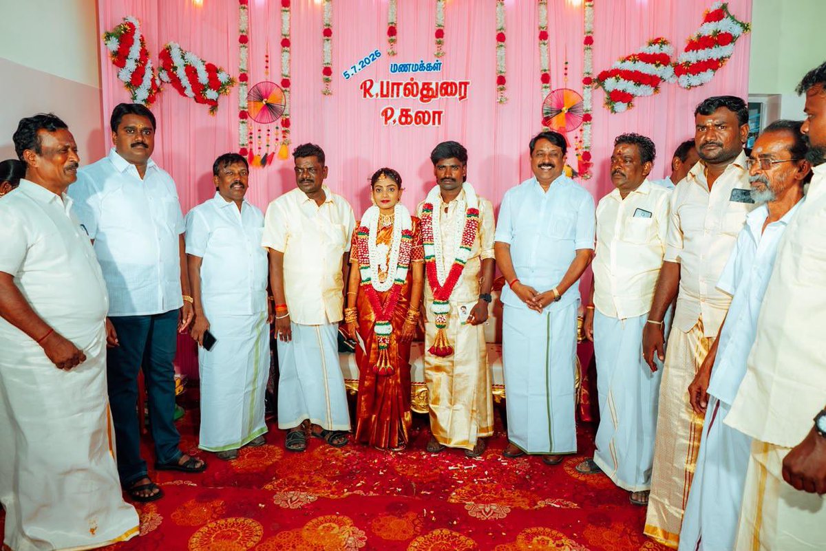 NainarBJP's tweet photo. இன்றைய தினம் திருநெல்வேலி மாவட்டம் தாழையூத்தில் நடைபெற்ற திருநிறைச்செல்வன் பால்துரை மற்றும் திருநிறைச்செல்வி கண்ணம்மாள் ஆகியோரின் திருமண விழாவில் கலந்து கொண்டு மணமக்களை வாழ்த்தி ஆசீர்வதித்தேன்.

மணமக்கள் இருவரும் எல்லா வளமும் நலமும் பெற்று இன்புற்று வாழ எல்லாம் வல்ல இறைவனை பிரார்த்தித்தேன்.

இந்த நிகழ்வில் திருநெல்வேலி வடக்கு மாவட்ட தலைவர் திரு. முத்து பலவேசம் அவர்கள் உடன் கலந்து கொண்டு வாழ்த்தினார்.