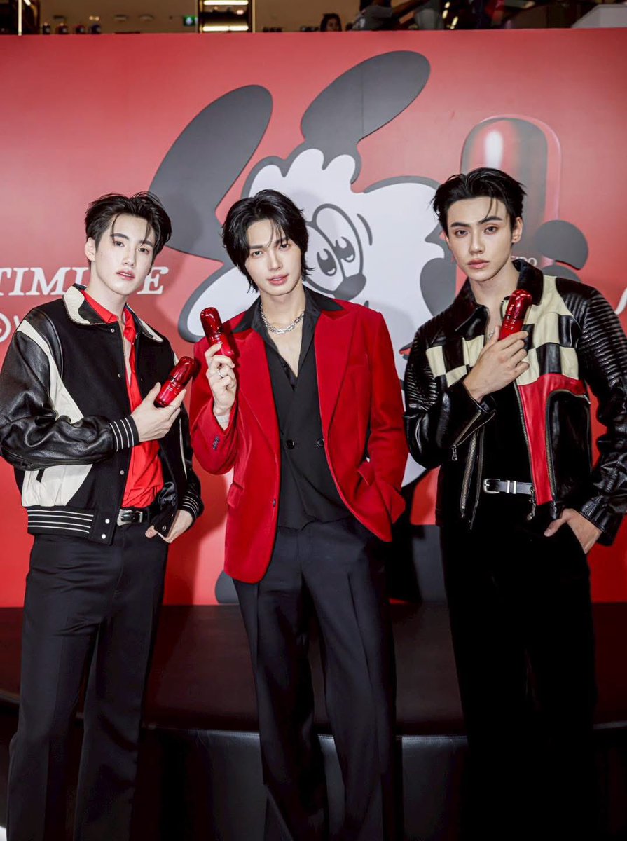 winstyle_wmp's tweet photo. เก็บตกความหล่อเท่ ของ 3 หนุ่มสุดฮอต ในงาน SHISEIDO ULTIMUNE Studio: LISA's Backstage at centralwOrld ❤️🖤

WIN ULTIMUNE STUDIO CTW 

#WINwithULTIMUNE
#ULTIMUNESTUDIOatCENTRALWORLD
#SHISEIDO #ULTIMUNE
#ShiseidoThailand
#winmetawin https://t.co/sk0OGBMdHr