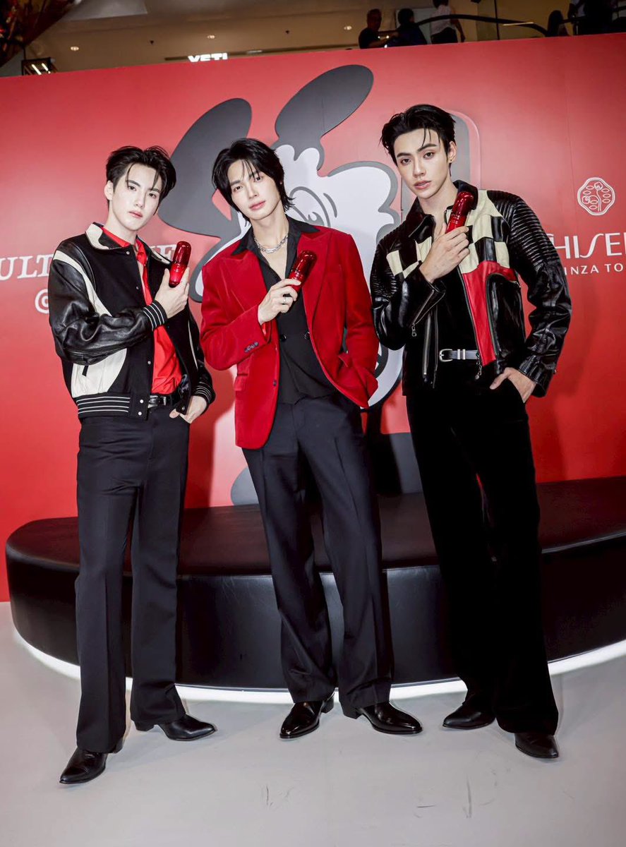 winstyle_wmp's tweet photo. เก็บตกความหล่อเท่ ของ 3 หนุ่มสุดฮอต ในงาน SHISEIDO ULTIMUNE Studio: LISA's Backstage at centralwOrld ❤️🖤

WIN ULTIMUNE STUDIO CTW 

#WINwithULTIMUNE
#ULTIMUNESTUDIOatCENTRALWORLD
#SHISEIDO #ULTIMUNE
#ShiseidoThailand
#winmetawin https://t.co/sk0OGBMdHr