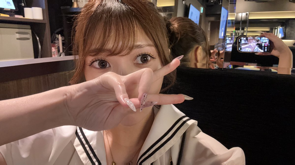 itorinrin2626's tweet photo. 今日は17時〜オープン🍓🦖
オーラスで待ってるにょん😊♡

#ハイスクールナナプラザ
#新宿 #歌舞伎町
#キャバクラ #制服 #推し
#キャバ嬢　#アイドル #コンカフェ https://t.co/8k29uKO1N2