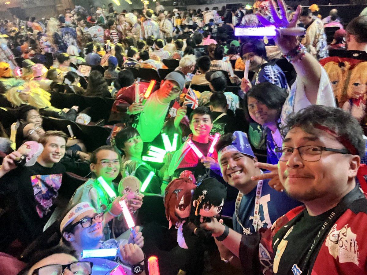 Rinny202's tweet photo. To summarize the 2 days of the whole experience would be hard to condense it into a single tweet. Overall my experience was so amazing from interactions with the community and over performance left me with biggest smile on my face. Glad to have gone, thank you! #holoSerendipity https://t.co/UY2UqCmJQ2