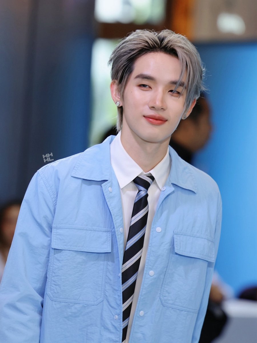 HongofficialTH's tweet photo. 260705 | #EffaclarxNutHong 

เป็นแก้วเป็นแสงมาก วันนี้หล่อเท่

➖
LAROCHEPOSAY X NUTHONG
#hongshihoshi 
#LYKN https://t.co/3MNoZK74H3