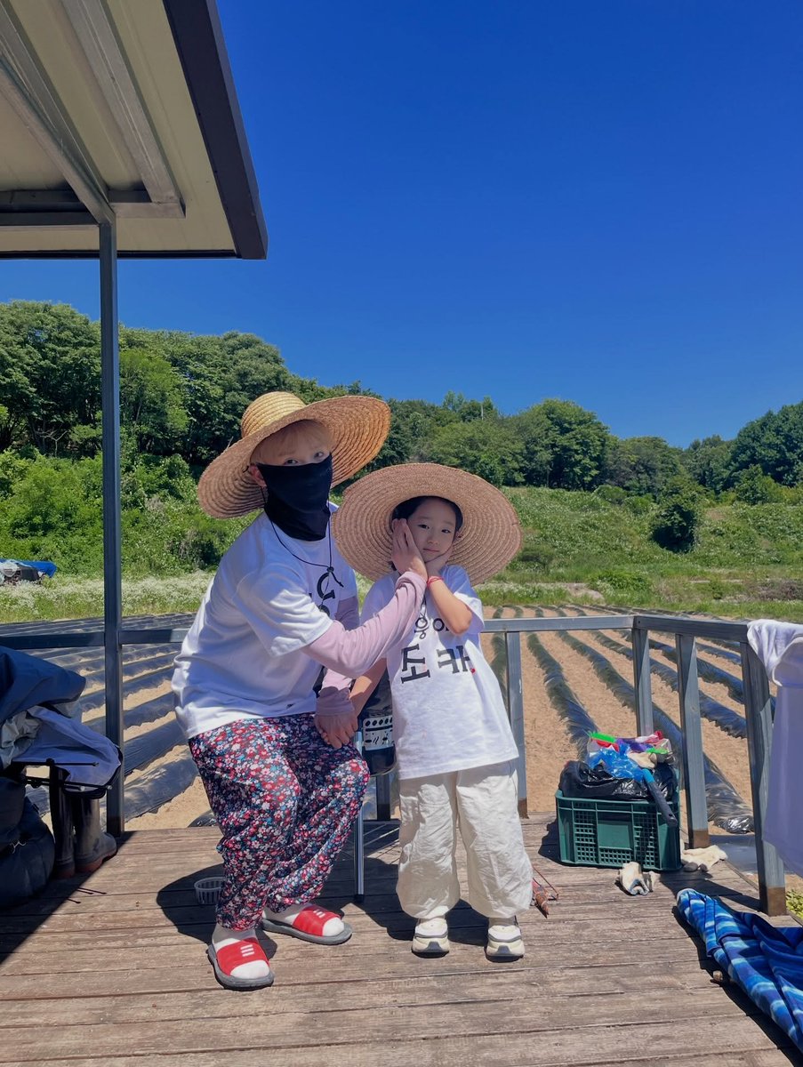 INTL_AB6IX's tweet photo. [📸/260705] Daon (Woong's niece) instagram post ㅡ Woong

#AB6IX #전웅 @AB6IX https://t.co/Kw4Z9NZ4yb