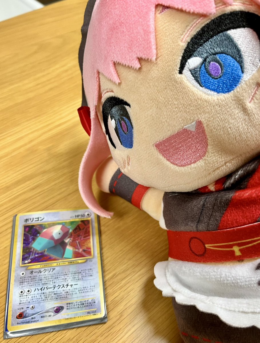 senba_crow's tweet photo. 押入れの整理してたらポケモンカードが出てきたのじゃ！
これはファンクラブに投稿したイラストが掲載された賞品かなんかだったはずっ✍️🐦　今だと結構レアだったりするのじゃ？ https://t.co/PUUIigiOUM