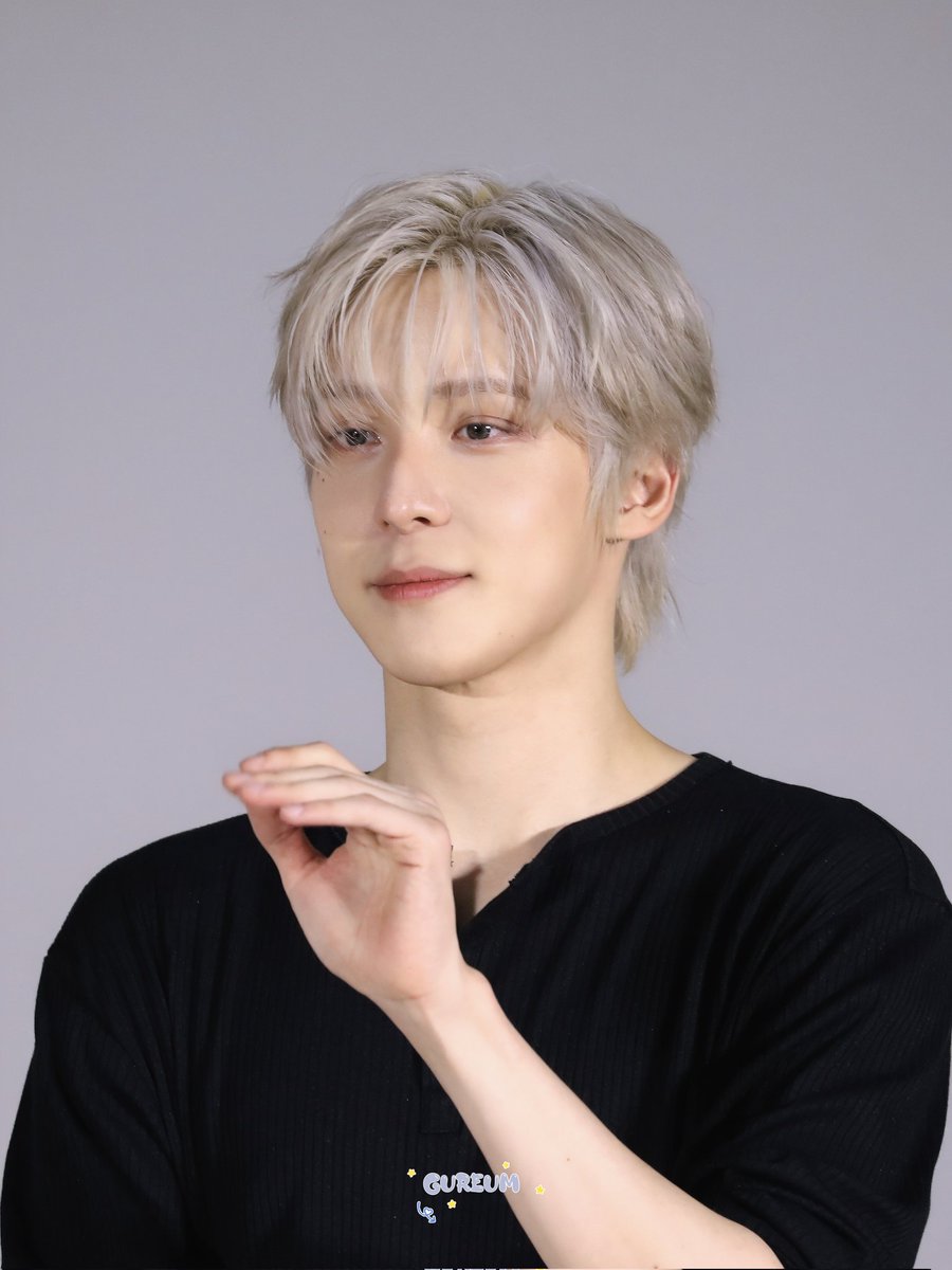 GU_REUM2's tweet photo. 260704 음중 미팬 윤호 🖤🤍

차가움과 따뜻함이 함께 공존하는 남자 ..

#에이티즈 #윤호 #ATEEZ #YUNHO https://t.co/0UiSkr9ahR