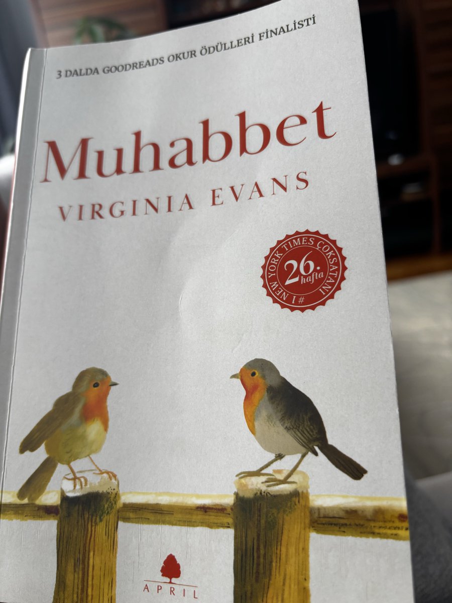 bidebuarada's tweet photo. Muazzam keyif veren bir kitap. onu harika yapan şeylerden birisi de çevirisi. Kullanmayı unuttuğum kelimeler ve deyimlerle karşılaşıyorum. Acaba bunun orijinali neydi de böyle çevirdi diyorum. Ergin Kaptan harika bir iş yapmış ama ne yazık ki kapakta kendine yer verilmemiş 😔 https://t.co/ikjXMcOgEw