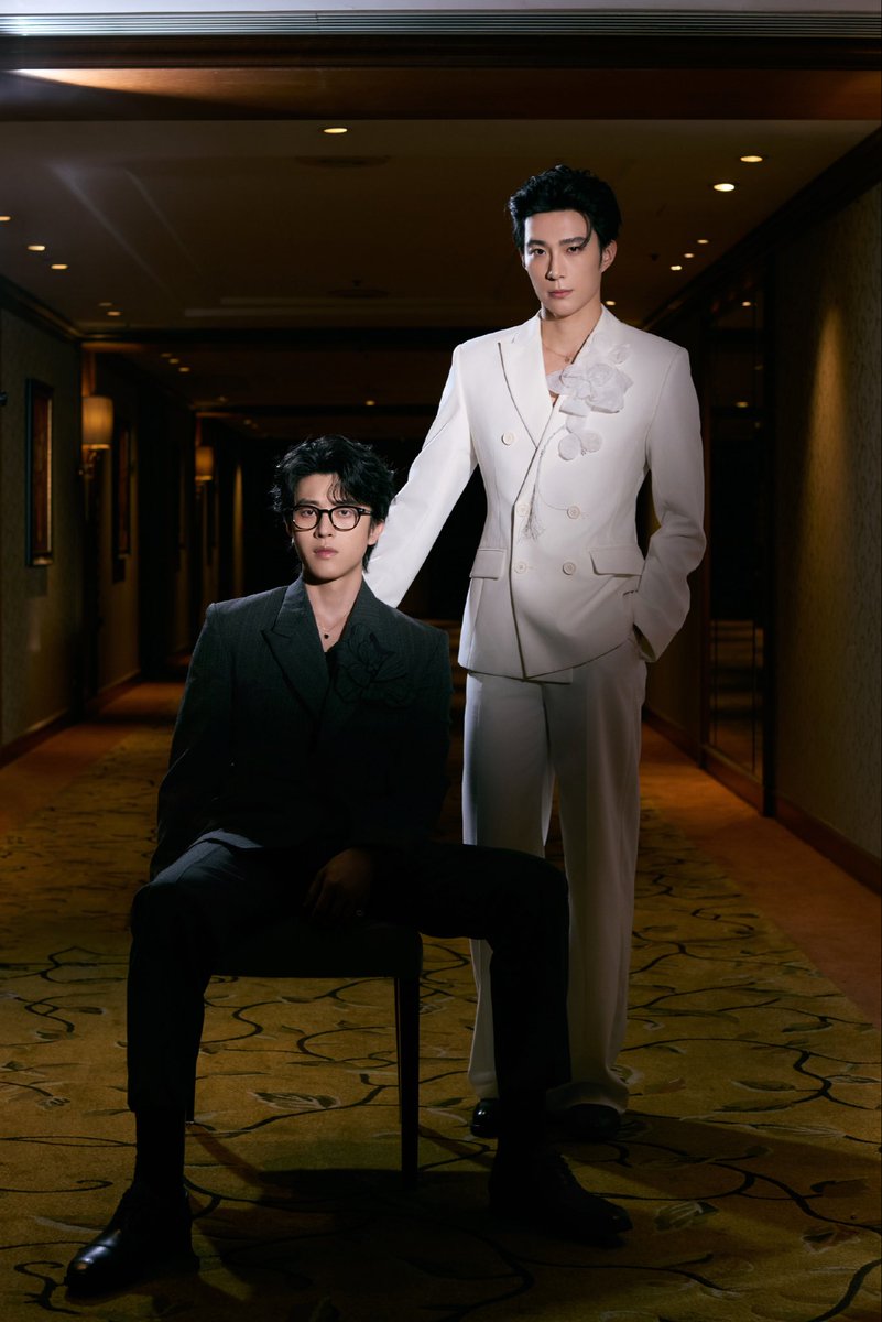XiuBoGlobalFC's tweet photo. 2026/07/05 幸章力_Hamburger weibo update 

the story begins through the lens, as the curtain rises between two silhouettes

#XingZhangLi #XiuBo #MatthewHan #ZhangMingbo #XingZhuohui https://t.co/fGcRwwL2po