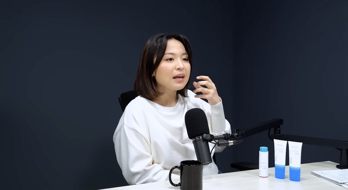 LambeSahamjja's tweet photo. bernadya ternyata sampe sekarang masih ngekos:
- Dia bilang Aku selalu nyaman di kos gitu loh
- meski sudah punya 2 rumah
- dia merasa belum butuh-butuh amat untuk pindah: 
- Enggak ada urgency gitu loh
- Rumah dianggaprepot dan  perlu diurus, direnovasi, dimaintenance (khawatir bocor, dll)
- sementara di kos semua sudah beres diurus orang lain (satpam, OB ambilin paket).
- bagi dia kos adalah rumah versinya sendiri untuk bebas berkarya kapan saja tanpa gangguan