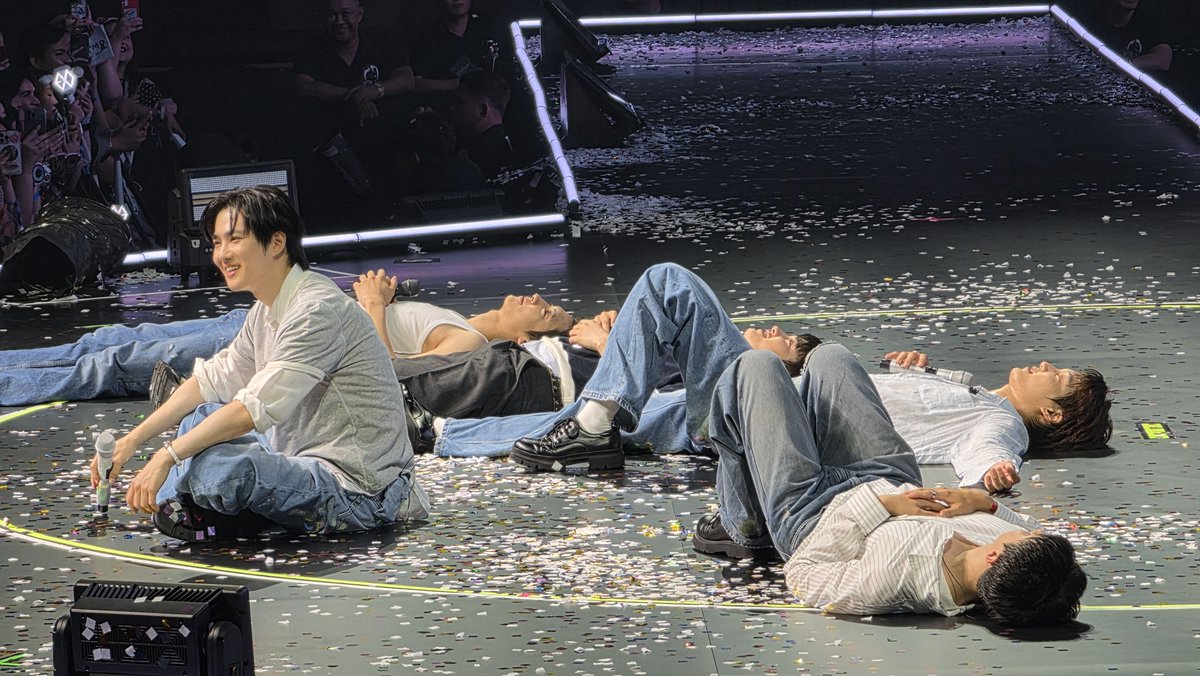 chennydae's tweet photo. #exhorizon_in_mnl 

Cute nila dito https://t.co/264JyBqwkb