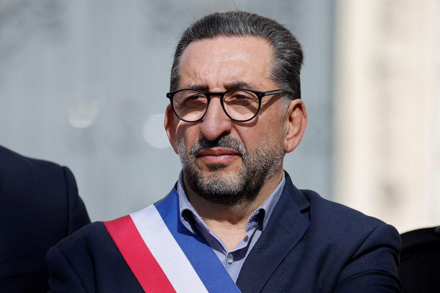 CWeillRaynal's tweet photo. Me Gilles-William Goldnadel demande la récusation du président la chambre du tribunal de Nanterre chargé de mener - mardi - le procès qui l'oppose au maire de Stains Azzedine  Taïbi. 
Me Goldnadel fait valoir l'appartenance du président au Syndicat de la Magistrature, dont il a été l'un des dirigeants, ainsi que ses prises de positions militantes anti-israéliennes, très proches de celles du maire de Stains, et qui mettraient donc  en cause son impartialité.