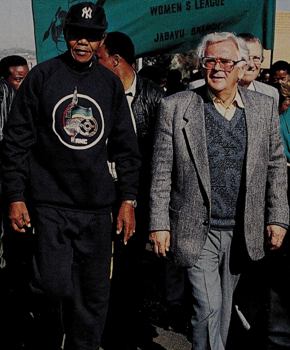 HistorySAZAR's tweet photo. Nelson Mandela with Joe Slovo during a march, c 1990. Credit: Soweto (book)/Peter Magubane. https://t.co/DGgfB0rxuT