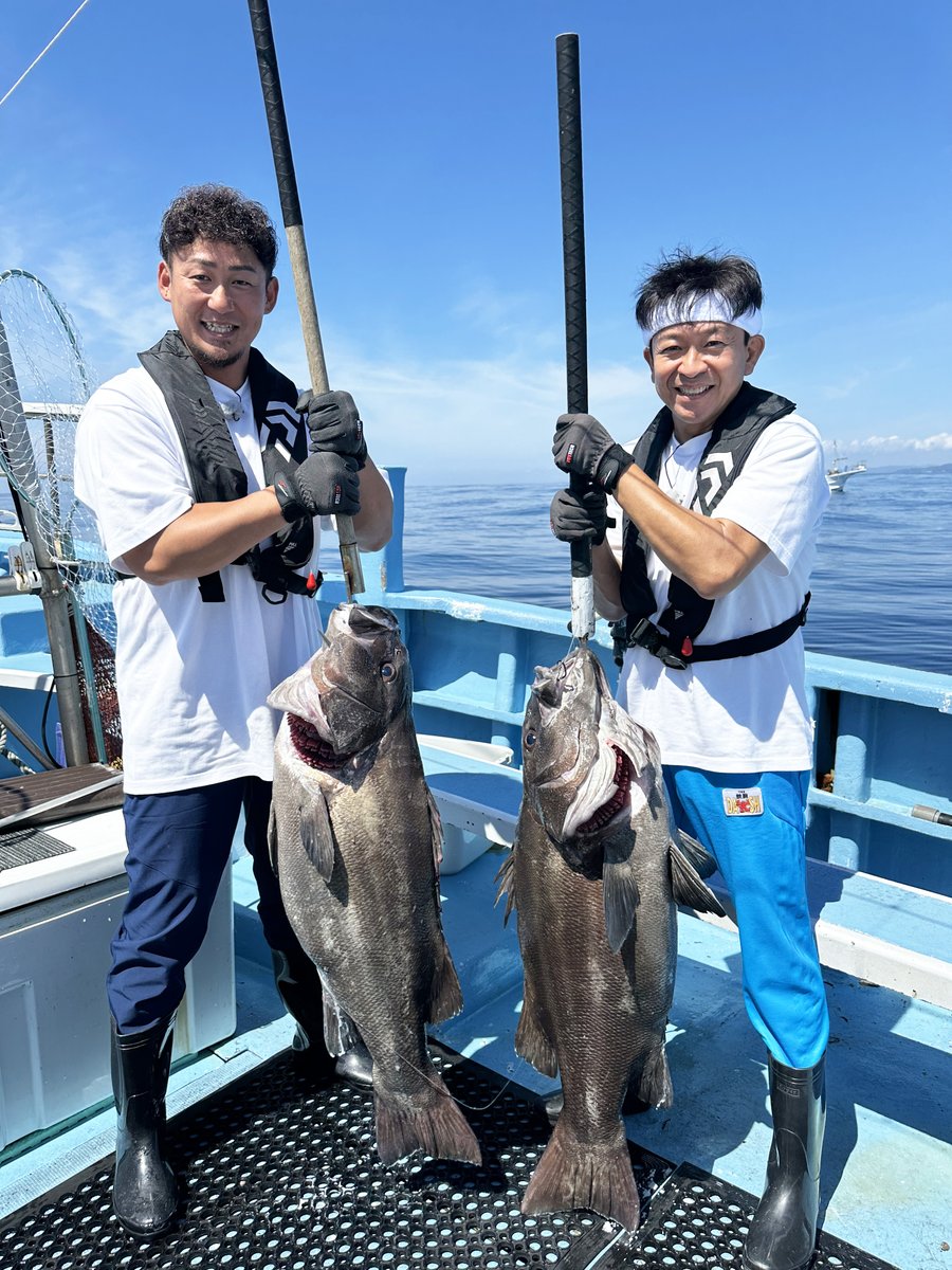 tetsuwan_DASH's tweet photo. ／
#鉄腕DASH 放送中🎣
＼

〖 #巨大食堂 〗

“勝浦の恐竜🦖”ことイシナギを
超大漁の４匹捕獲！
この後、絶品料理に大変身✨
ノーヒットだった糸井さんは
見せ場を作ることはできるのか？🤣

TVerリアルタイム配信中！
🔗https://t.co/mJ4KtQ0bQY

#城島茂 #森本慎太郎(SixTONES)
#糸井嘉男 #中田翔 https://t.co/tnKeURnQ8a