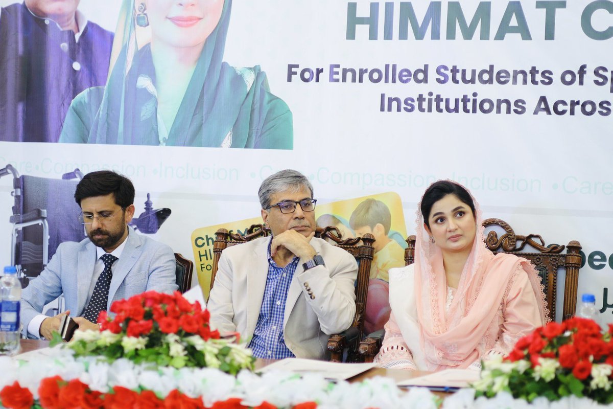 SaniaaAshiq's tweet photo. Narowal welcomed a new dawn for special children in the leadership of CM Punjab @MaryamNSharif .
Inaugurated the Maryam Nawaz School for Special Children, Centre of Excellence, Narowal. Assistive devices and Himmat Cards distributed among the children.
Chief Minister Punjab Maryam Nawaz's vision, now rapidly becoming a reality in every district of Punjab.