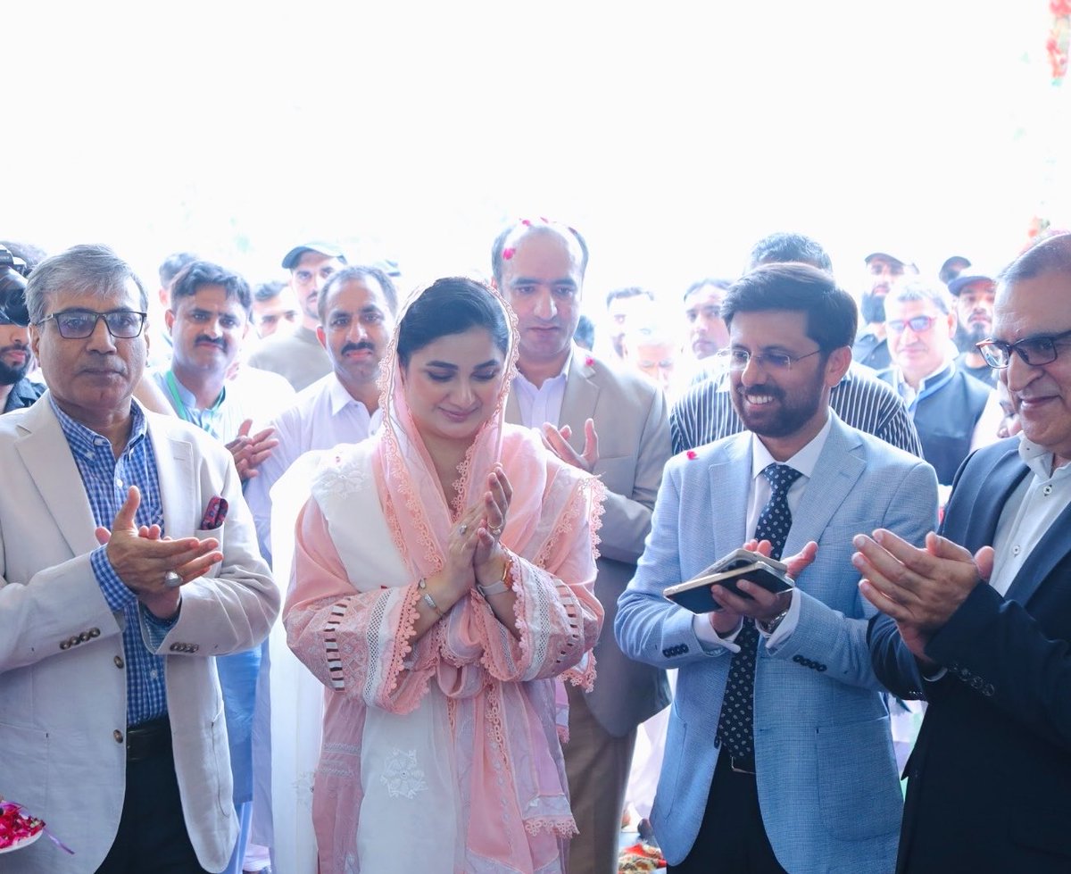 SaniaaAshiq's tweet photo. Narowal welcomed a new dawn for special children in the leadership of CM Punjab @MaryamNSharif .
Inaugurated the Maryam Nawaz School for Special Children, Centre of Excellence, Narowal. Assistive devices and Himmat Cards distributed among the children.
Chief Minister Punjab Maryam Nawaz's vision, now rapidly becoming a reality in every district of Punjab.
