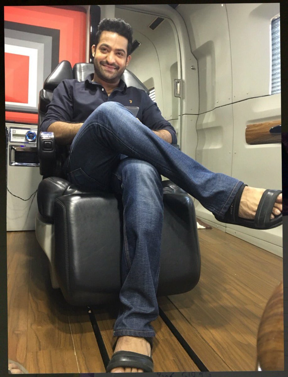 SaiRajzz's tweet photo. Ee pic kosam enoo sarlu google lo all ways lo search chesa

Eroju tl lo dorkindi https://t.co/HFtNGjVFKV