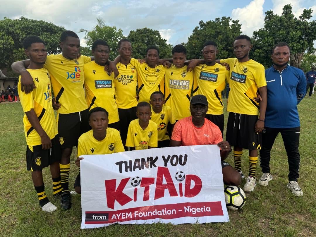 KitAid's tweet photo. It’s fantastic to see more photos coming in from the Ayem Foundation in Nigeria 💙

Seeing so much kit being handed out and making a real difference is amazing. 👏⚽

A huge thank you to all the teams who continue to donate their kit 🙌💚

#ThankYou #KitAid #Nigeria https://t.co/Jo49LYfmmB