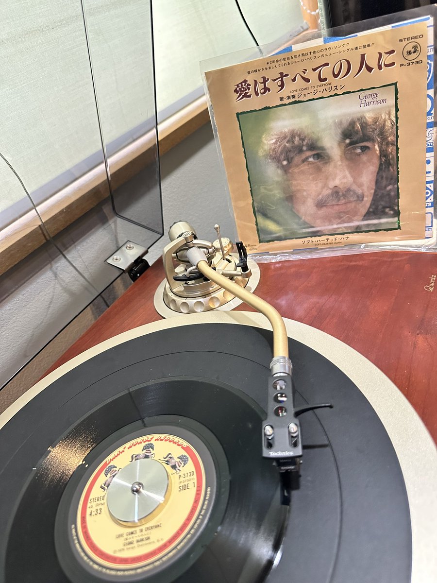 cocotaiso's tweet photo. いただきもの①
音圧凄いーーー!
曲もいいです
#georgeharrison
#LoveComesToEveryone
#愛はすべての人に
#SoftHeartedHana
#7inch https://t.co/tWeR0vf2Ty