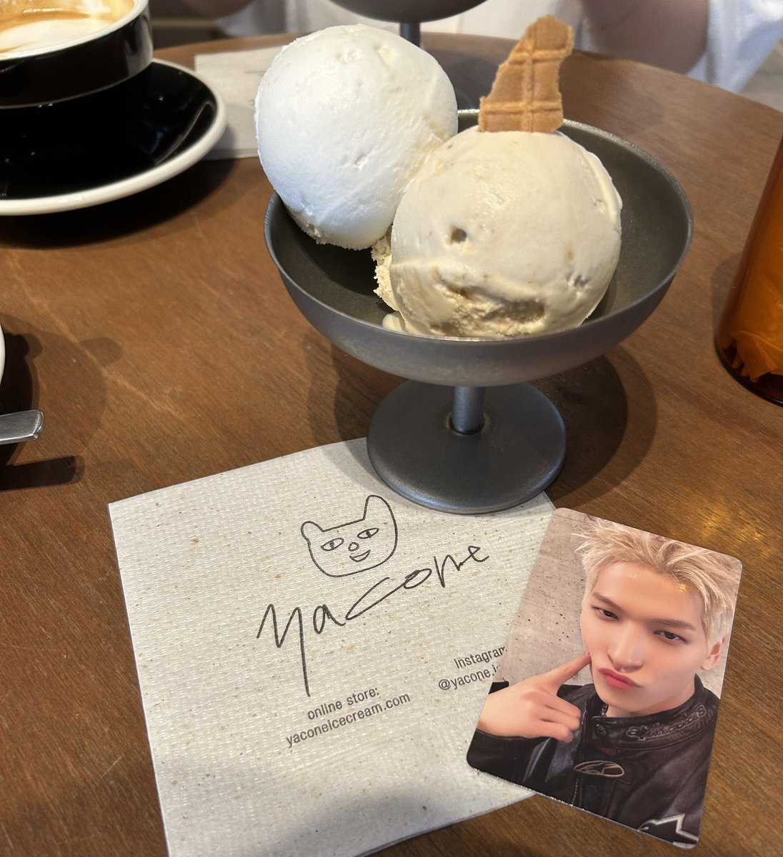 lo__sr1's tweet photo. ぴーとちまたとアイス🍨🦢⸝꙳ https://t.co/FfQhJtZ9kI