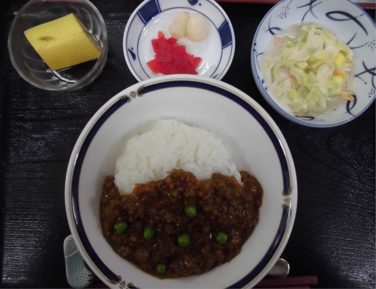doellfami's tweet photo. #ドエル #昼食 #メニュー 
#介護付有料老人ホーム
#ドエル東志和 
#ドエル祇園 
#住宅型有料老人ホーム 
#ファミーユ祇園
#エポカフード
ドエルランチメニュー🥢

チキン南蛮
白菜とちくわの煮浸し
味噌汁
夏みかんゼリー

ドライカレー
コールスローサラダ
漬物
コンソメスープ
果物（バナナ） https://t.co/b0LrQqk9eg