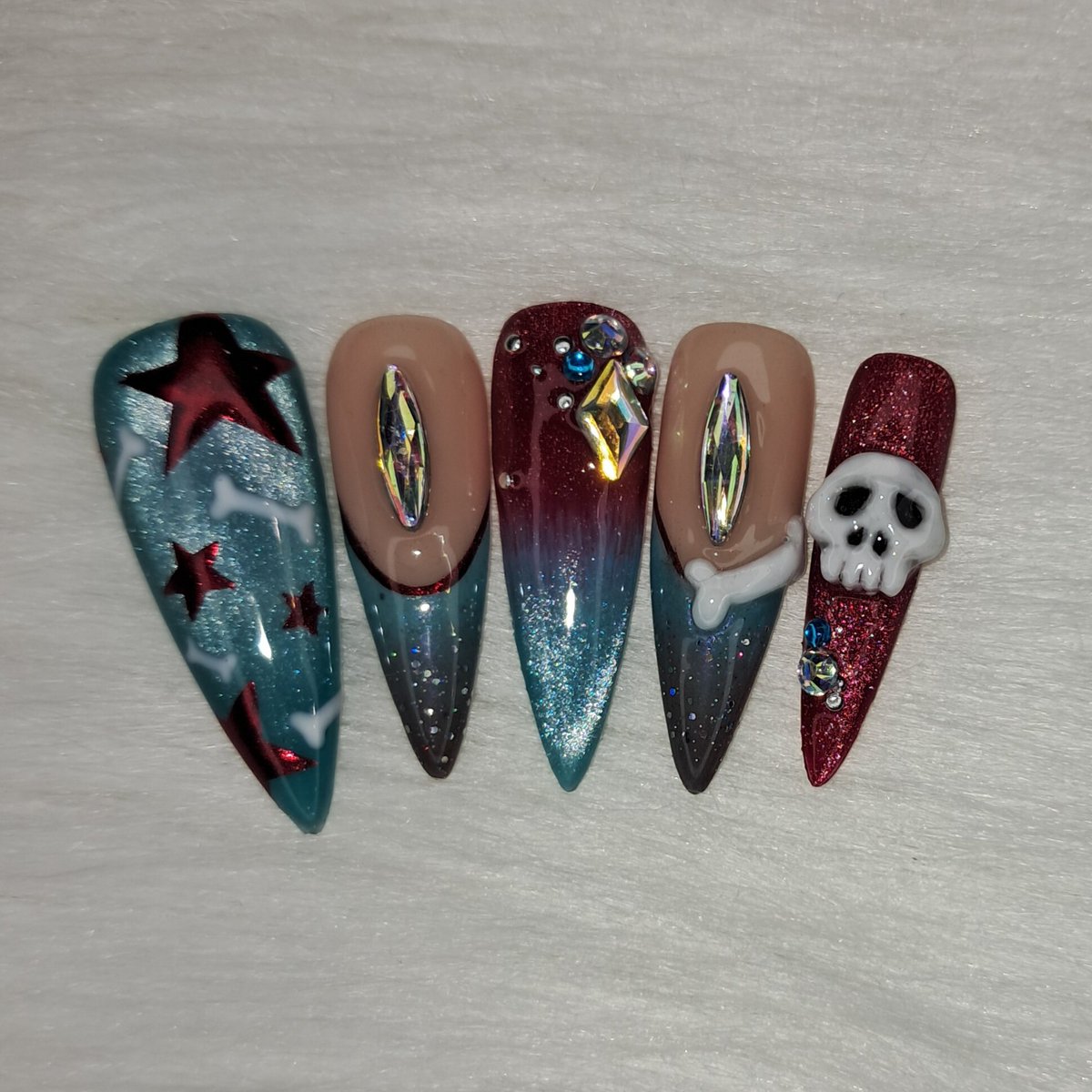 scallybag's tweet photo. Hi 👋 I make nail art attacks 👀 https://t.co/8G7EcIw9Oa