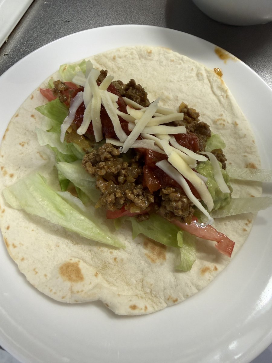 k2nkz's tweet photo. 業スーのトルティーヤ
こんな感じでいいんだろうかタコス🌮

やまやにもトルティーヤあったからこんどはとうもろこしのでやってみよ https://t.co/gX3exYdu5d