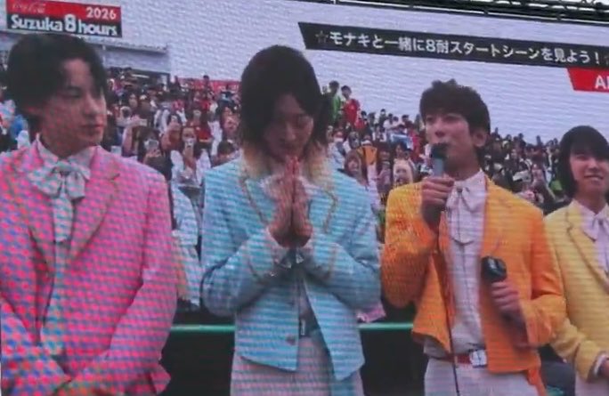 109yan's tweet photo. 8耐の鈴鹿サーキットで、A1席をF1でもないのに満席にしてしまったモナキ…すごっ💦 https://t.co/fItYWURXPG